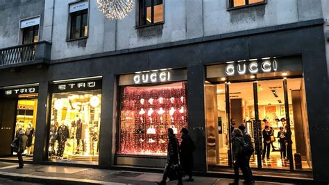 Milano, i ladri del lusso nel Quadrilatero della moda: il 